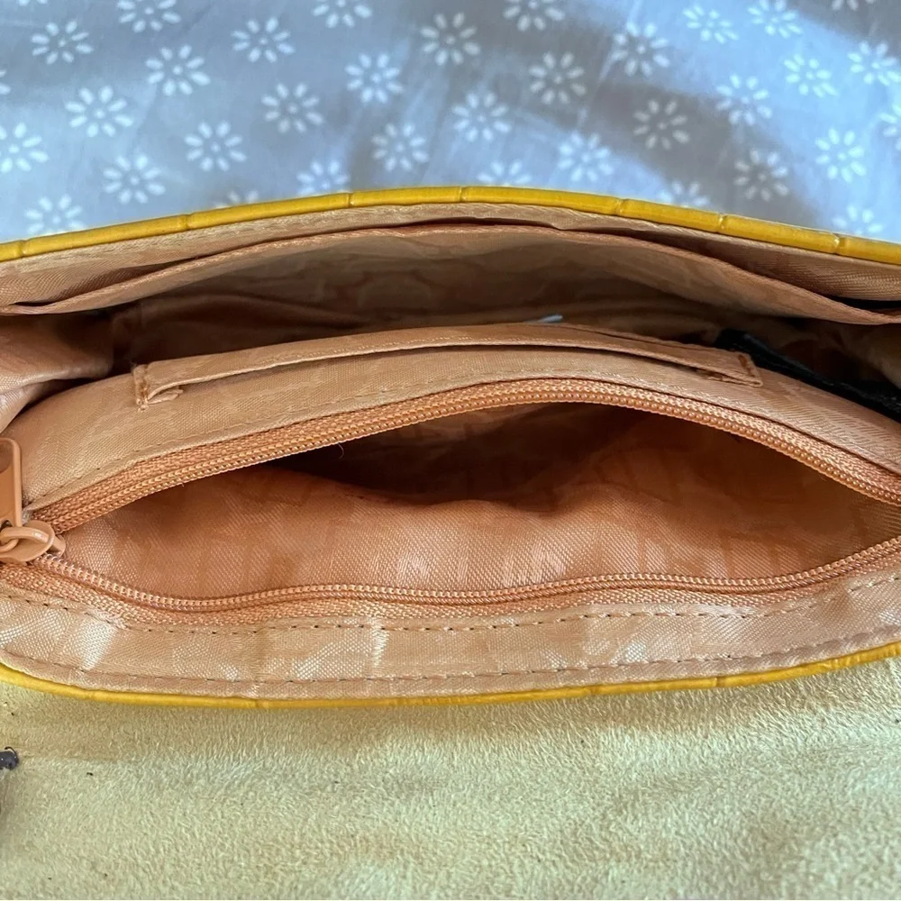 Vintage Kathy Van Zeeland Y2K Yellow Clutch Wristlet Heart Twee Indie Sleaze